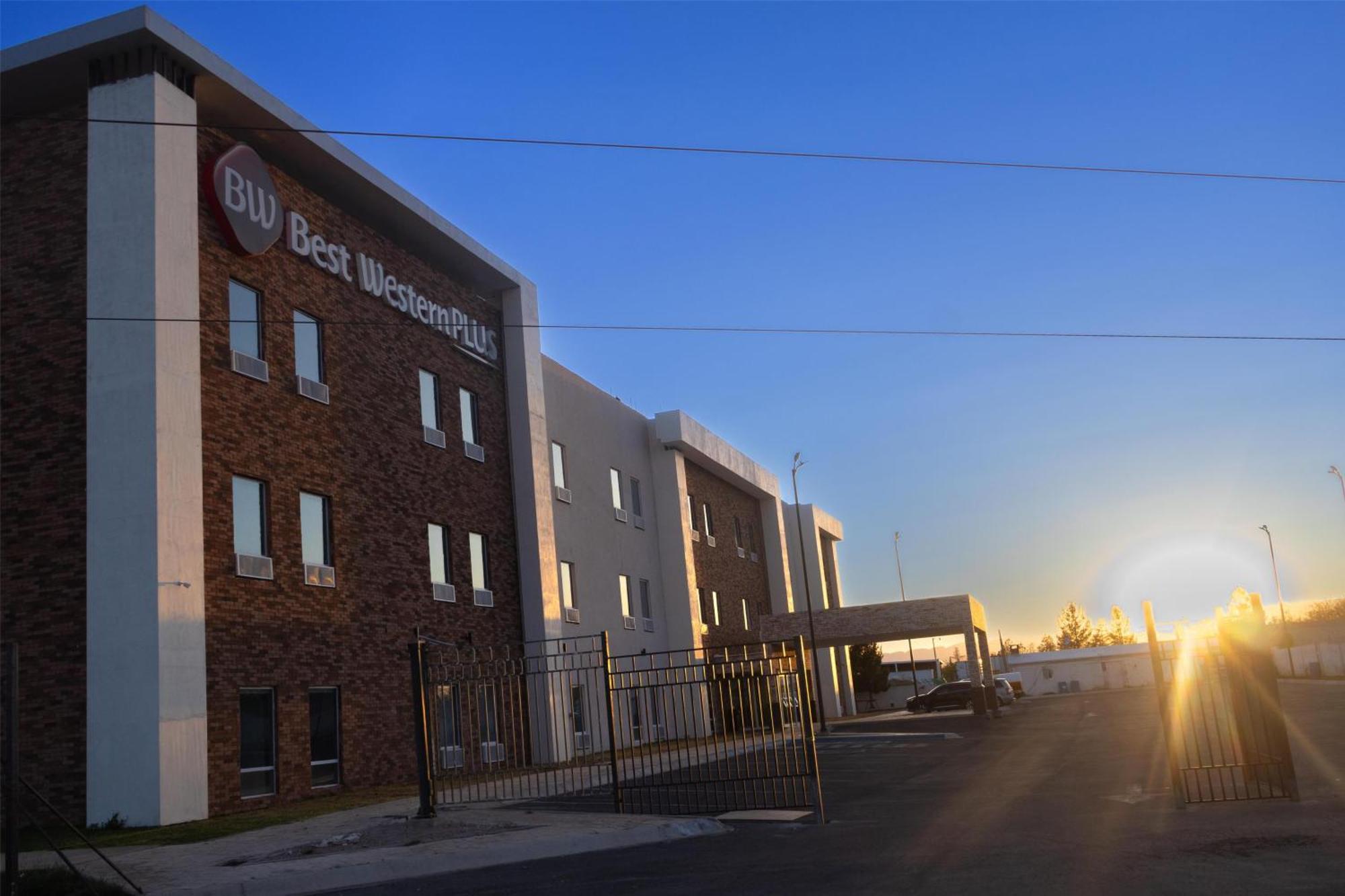 Best Western Plus Sacramento Чіуауа Екстер'єр фото